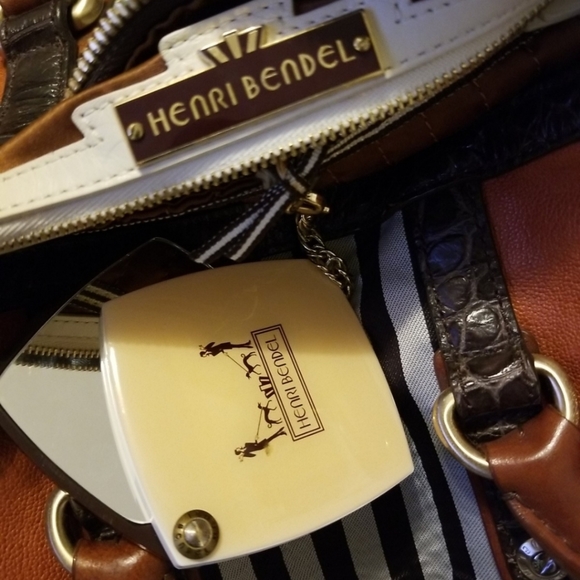 Henri Bendel barrel style bag - Picture 6 of 7